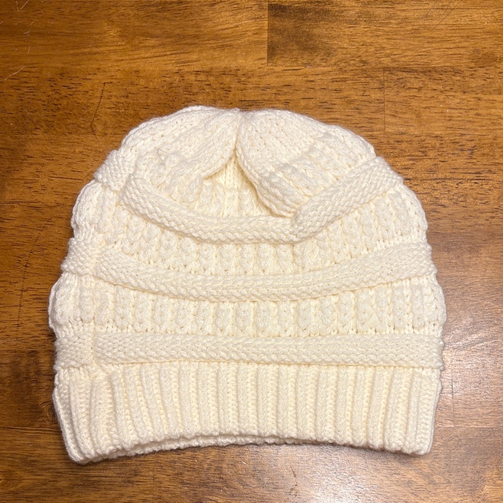 Time and Tru Cream Knit Beanie